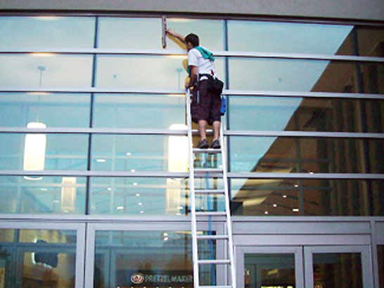 Benefits of Hiring Commercial Window Cleaning Service